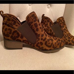 Animal print booties like new